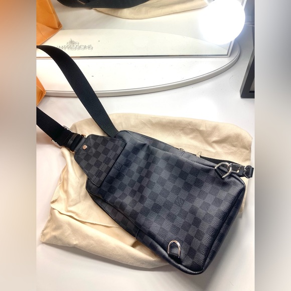 Louis Vuitton Avenue Sling Bag - Picture 6 of 15